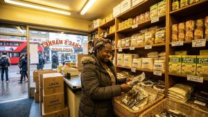 Produits africains en rayon dans un afro shop à l'étranger